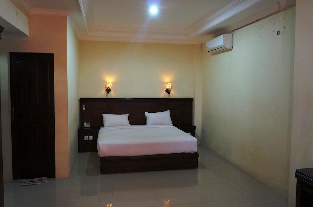 Edotel Minangkabau Padang  Pokoj fotografie